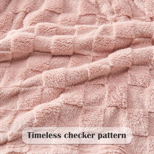 NEWCOSPLAY Super Soft King Blanket Pink Premium Silky Flannel Fleece 3D Checkered Lightweight Bed Blanket All Season Use (Pink Checkered, King(90"x110"))