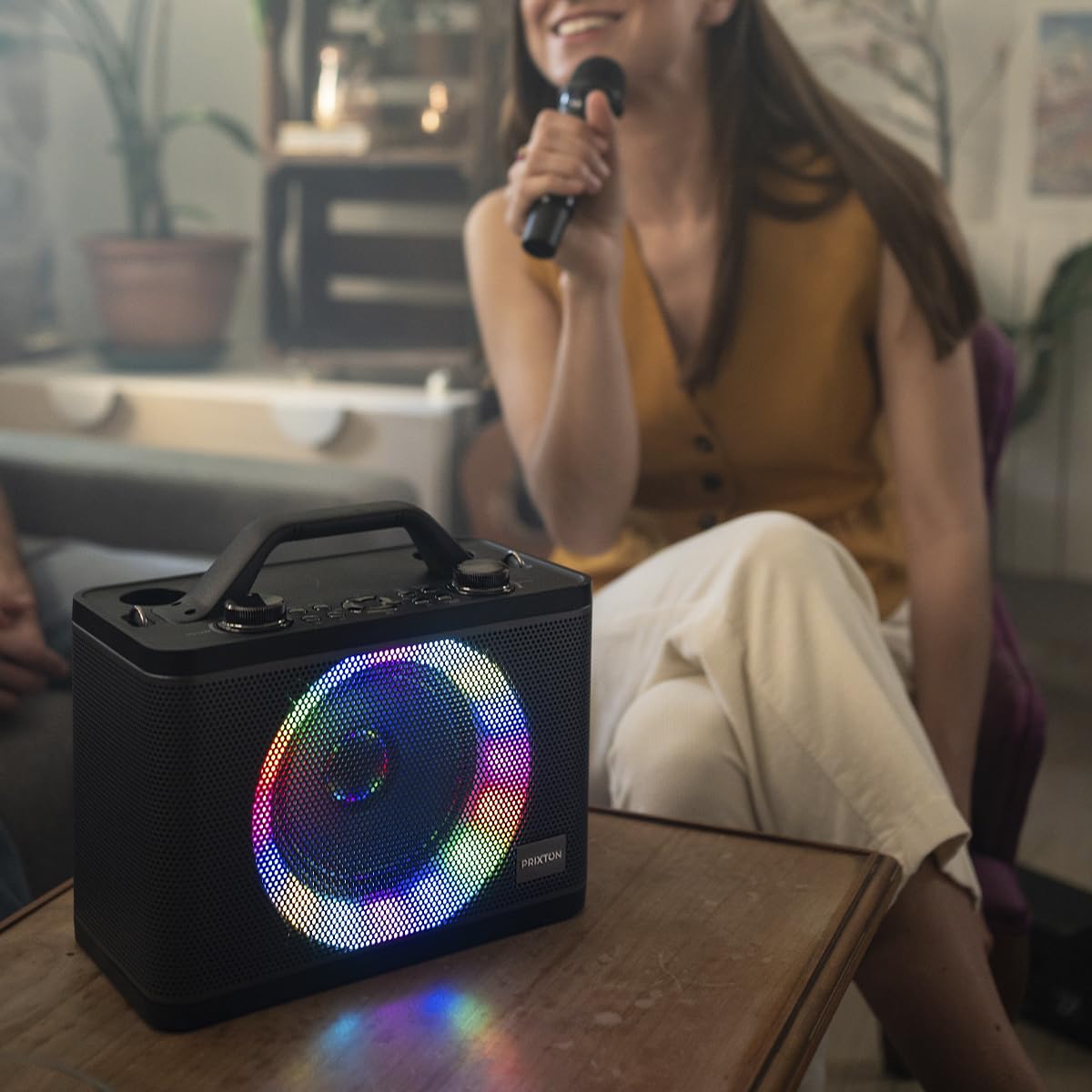PRIXTON Karaoke Portátil PartyGO con 2 Micrófonos, Altavoz de Gran Potencia para Fiestas con Bluetooth/USB/AUX/SD, Luz LED Multicolor RGB, Autonomía 4h, Negro (Reacondicionado)