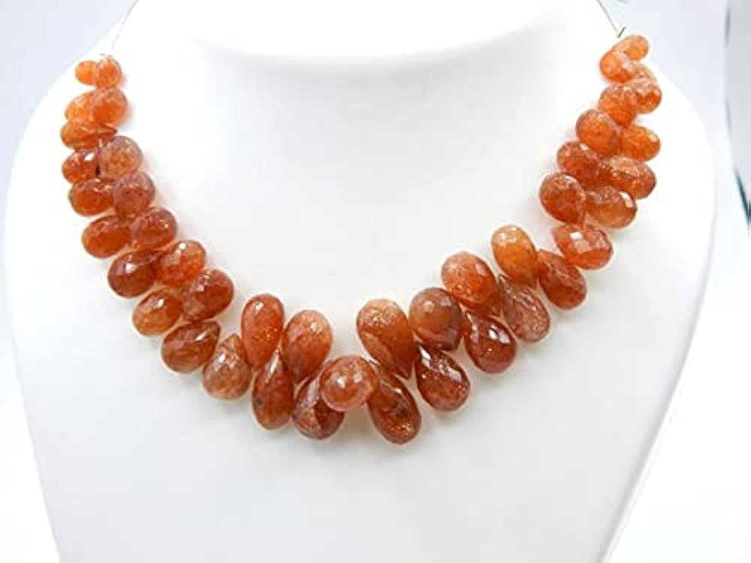 Pierre de soleil de qualité joaillerie en gouttes facettées de 14x9 à 6,5x5 mm