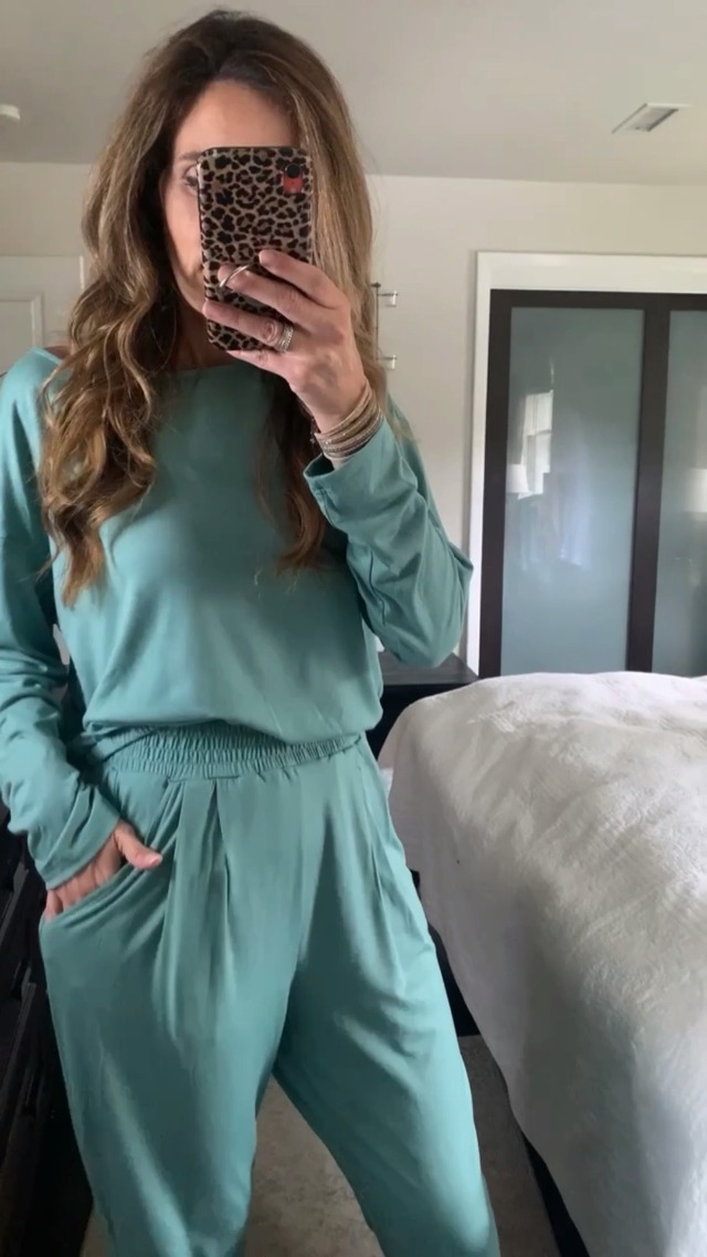 ANRABESS Women’s Two Piece Sweatsuit Set Outfit Long Sleeve Off Shoulder Lounge Set Travel Loungewear Sweatpants Set 3ED93jiuhong-M - Image 8