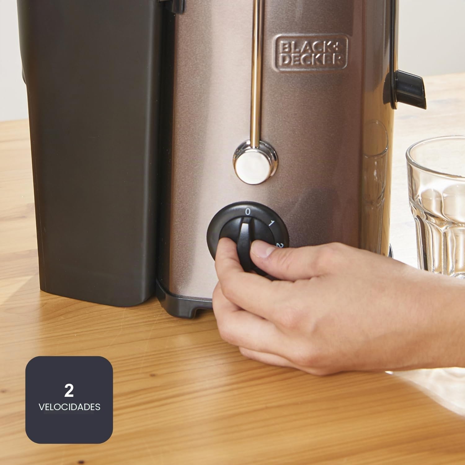 BLACK+DECKER - Licuadora 600W | 2 Velocidades | Boca Ancha 62mm | Depósito Zumo 0,55L & Pulpa 1,2L | Cuerpo Inox Antihuellas | Filtro Extraíble Inox | Sistema de Seguridad & Antigoteo