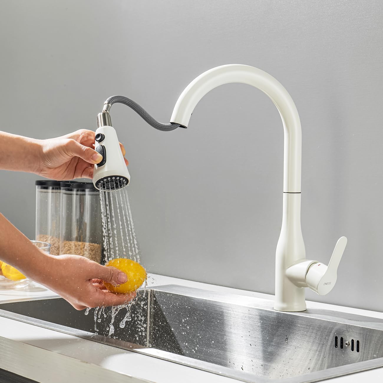 ONECE Wasserhahn Küche Weiß, Küchenarmatur ausziehbar mit 3 Wasserstrommodi & 360° drehbarem Auslauf, Hochdruck Spültischarmatur Mischbatterie für Küche