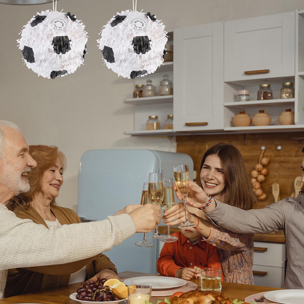 Piñata de Fútbol para Fiesta Infantil con Palos y Venda, Material de Papel Resistente, Crea Ambiente Alegre y Decoración Creativa para Celebraciones