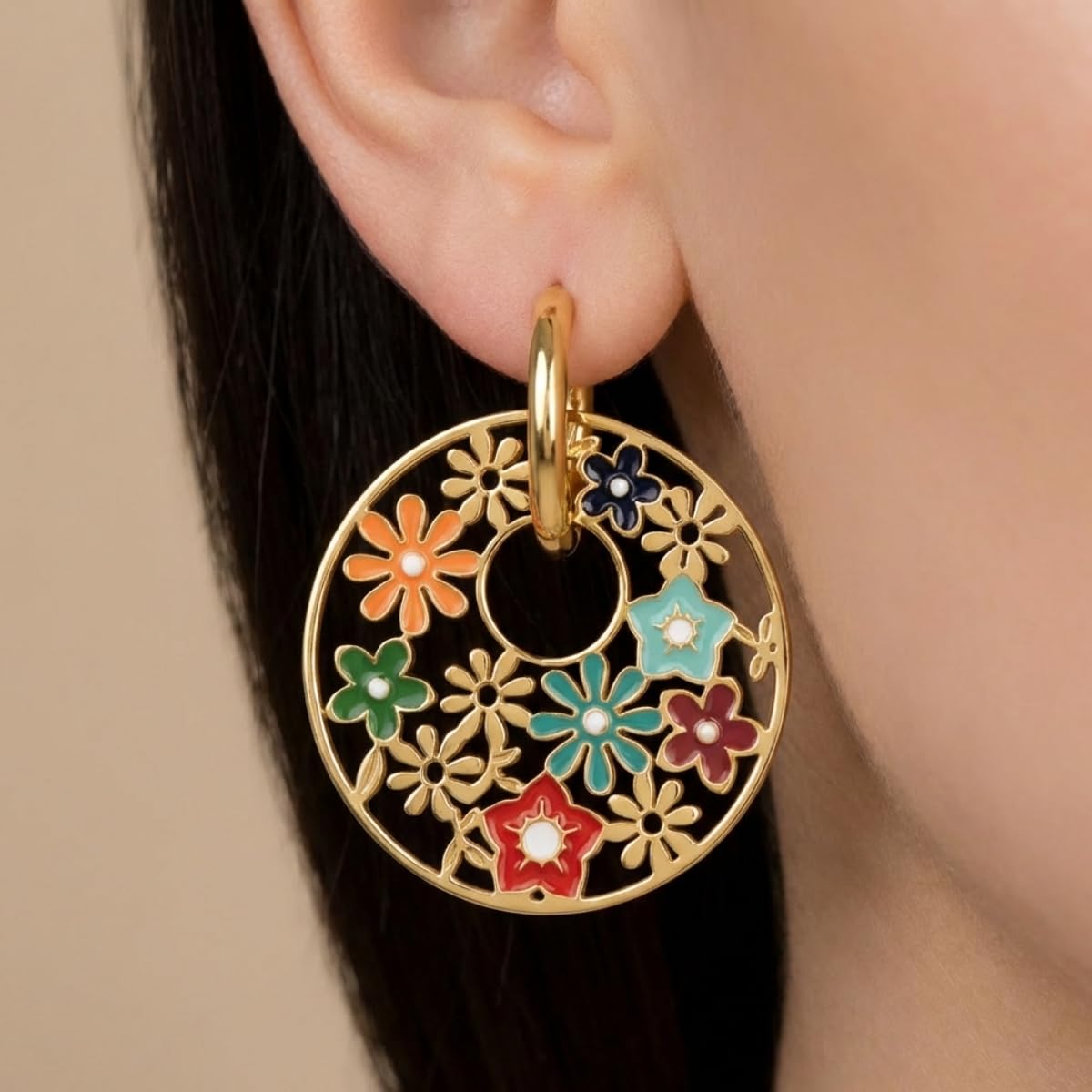 Viceroy Pendientes Kiss para Mujer de Acero Inoxidable con Baño en Tono Dorado - Diseño de Flores Multicolor - Joya Femenina para Regalo