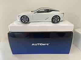 オートアート 1/18レクサス LC500 メタリック・ホワイト 61nKMLN-7XL._AC_SY200_QL15_.jpg