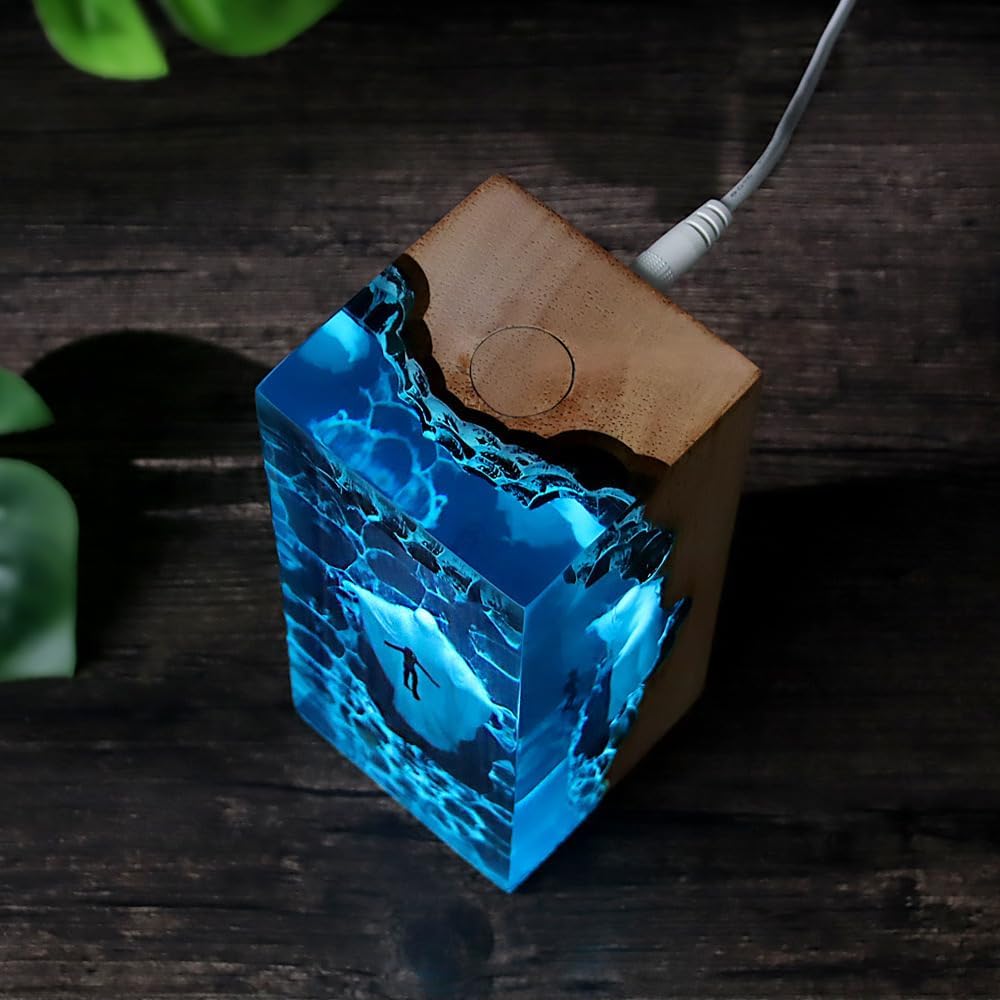Resin Bedside Lamp Handmade Diving Desk Decor for Men Resin Night Light Diver Resin Ornament As The Best Gift for Family or Friends (Jesus)