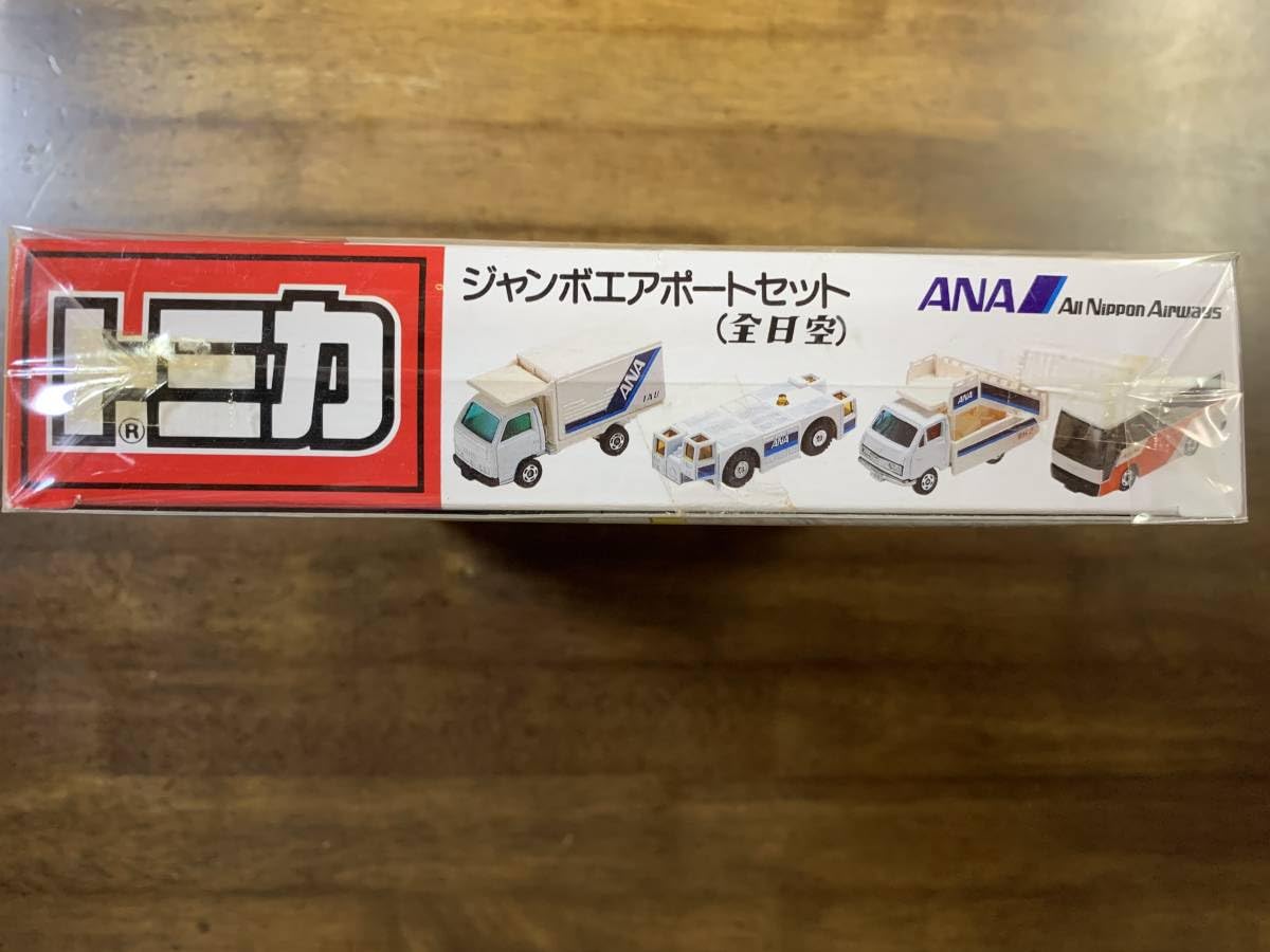 Amazon.co.jp: トミカ ジャンボエアポートセット 全日空 ANA