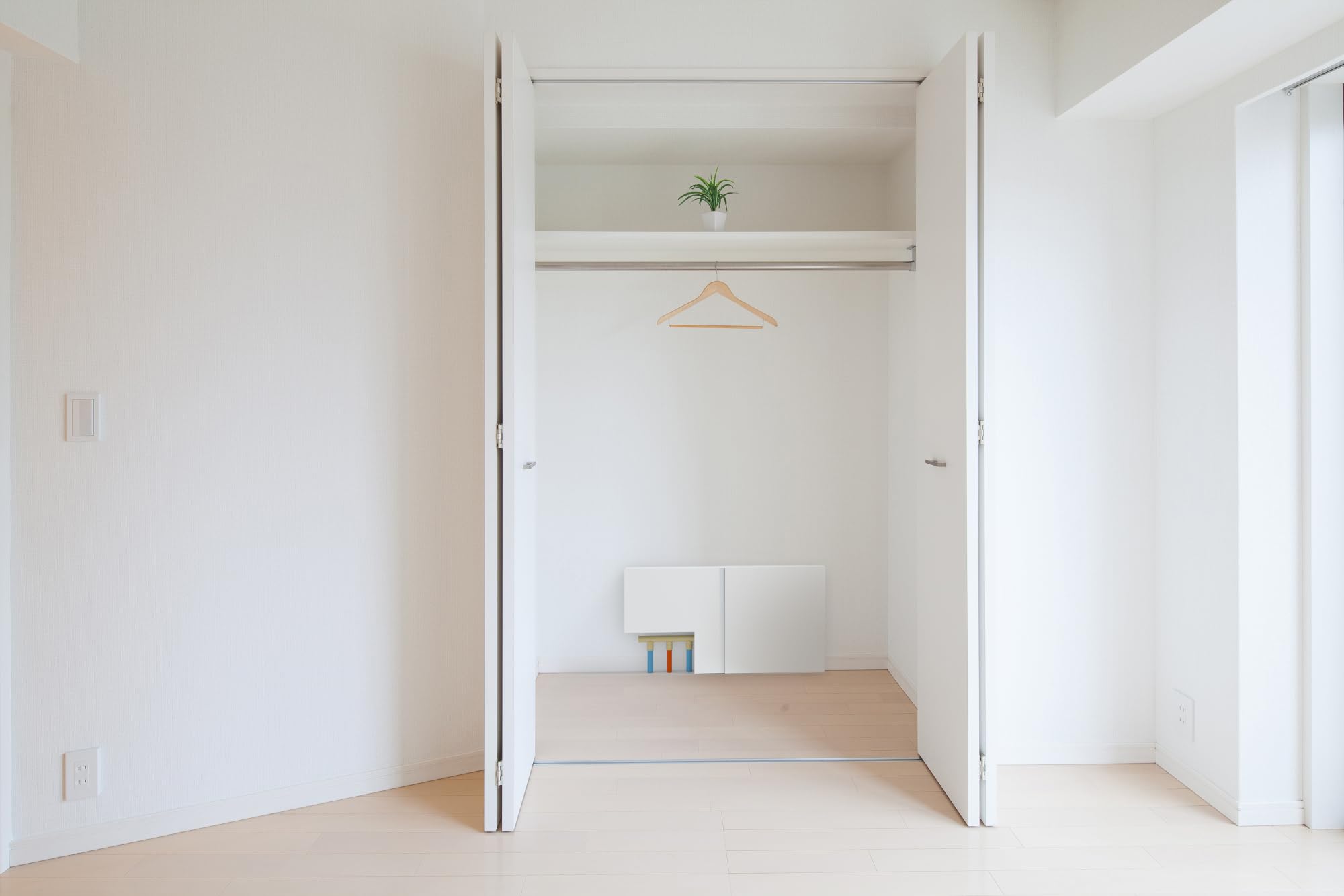Cubierta de fontanería ajustable acero blanco 450 x 355 a 650 x 150 mm