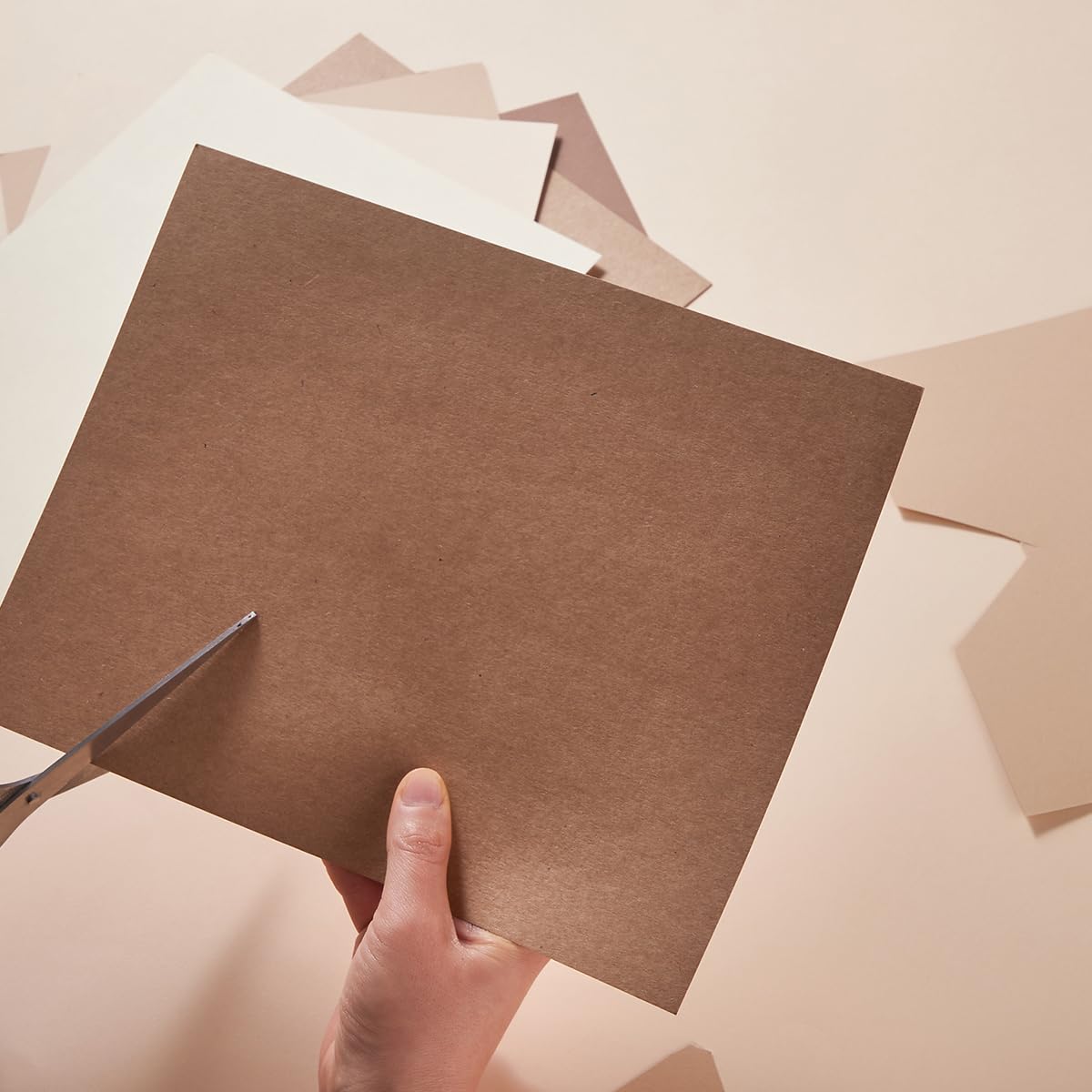 30 hojas de papel de cartulina de 8.5 x 11 pulgadas, 250 g/m², tarjetas de papel grueso para fiestas de cumpleaños, invitaciones y decoración de manualidades (marrón)