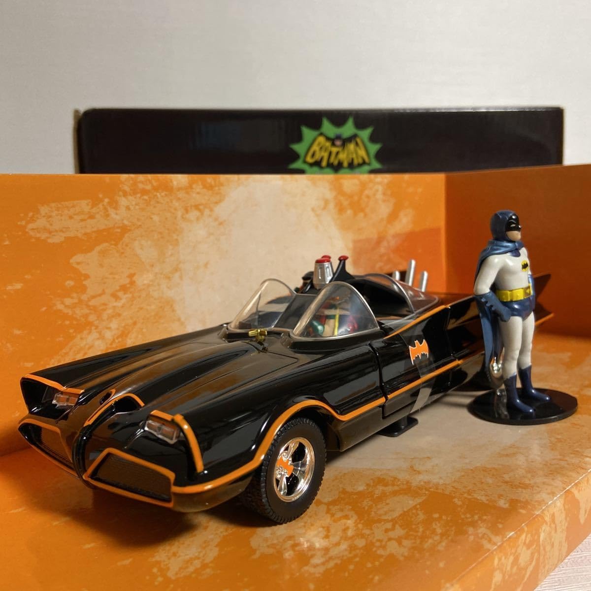 Jada Toys クラシック TV シリーズ　バットモービル Amazon | 1:24 1966 CLASSIC TV Series BATMOBILE W/BATMAN