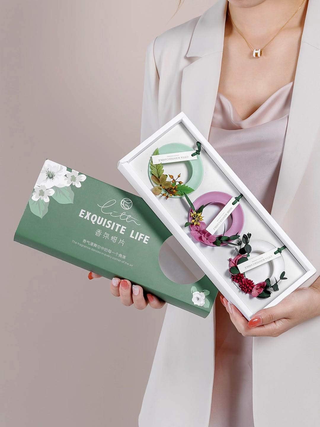 XiTa8 Premium Home Fragrance-Closet Deodorant Scented Ornaments,Dried Flower and Soybean Wax Made for Room Decor,Fragrance Wax Gift Set to Mom,Wife,Brothers and Sisters (B4)