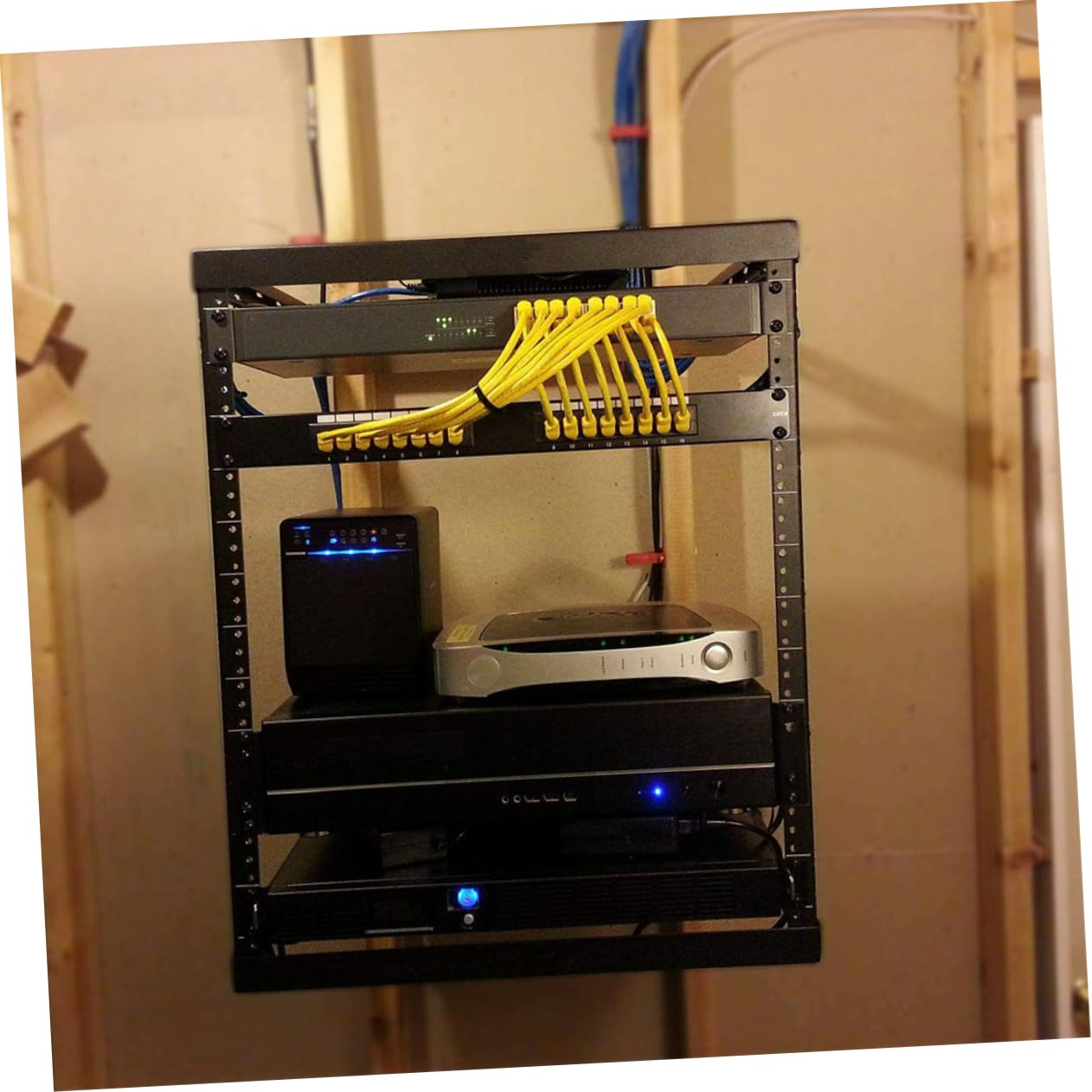 Panneau de Brassage Ethernet 19 Pouces 24 Ports Métal Noir