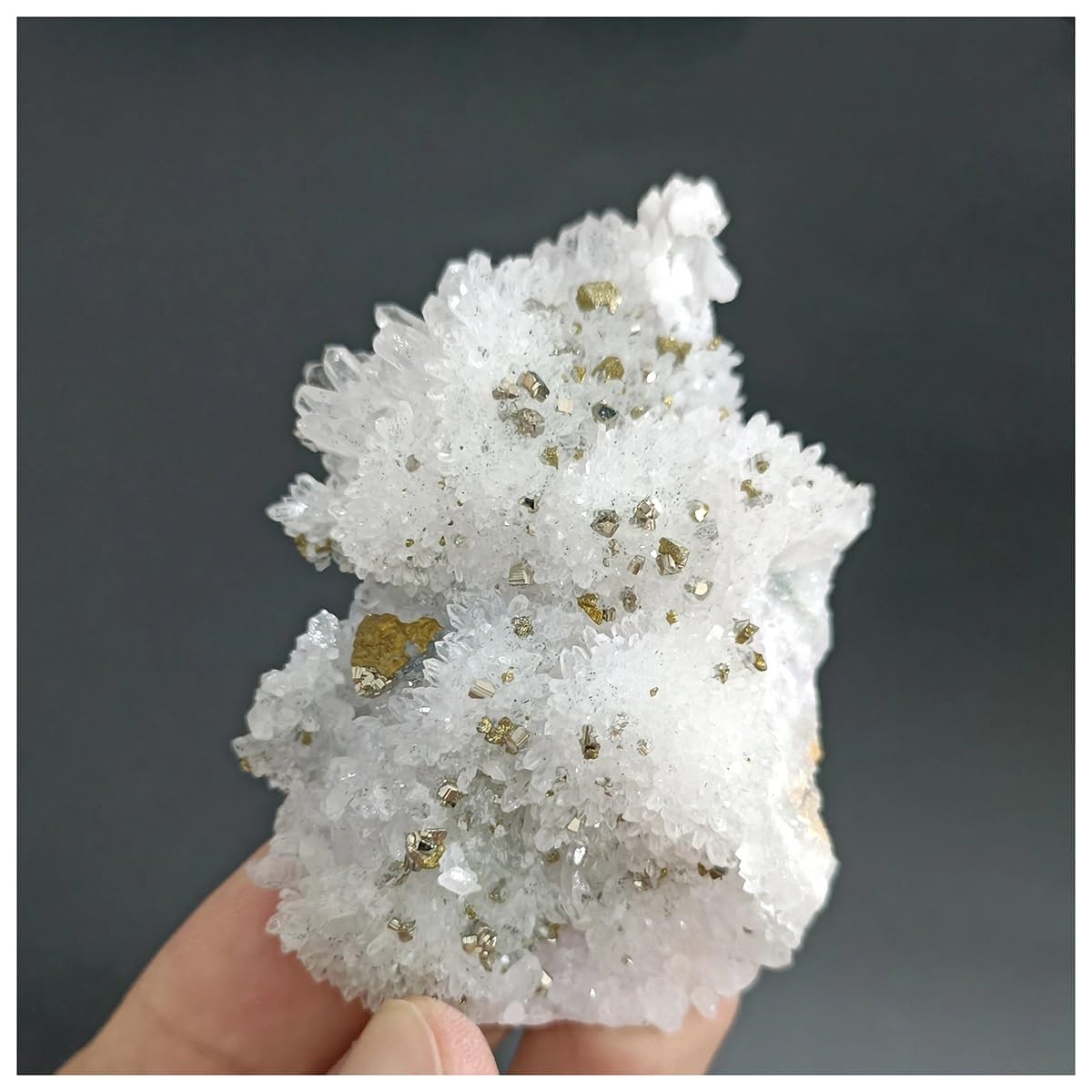 Piedra de Cristal Pirita natural para armonizar tu rincón de meditación y salón contemporáneo