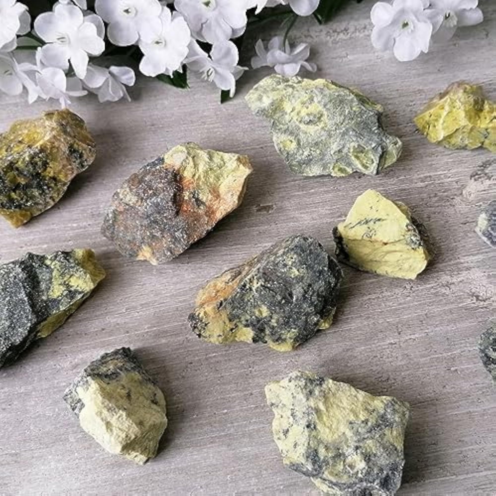 Natural Serpentine Raw Crystal Stones for Meditation and Healing