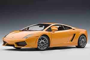 【美品】AUTOart　1/18　ランボルギーニ　ガヤルド　GT3 オレンジ Amazon | AUTOart 1/18 ランボルギーニ ガヤルド GT3 FL2 2013