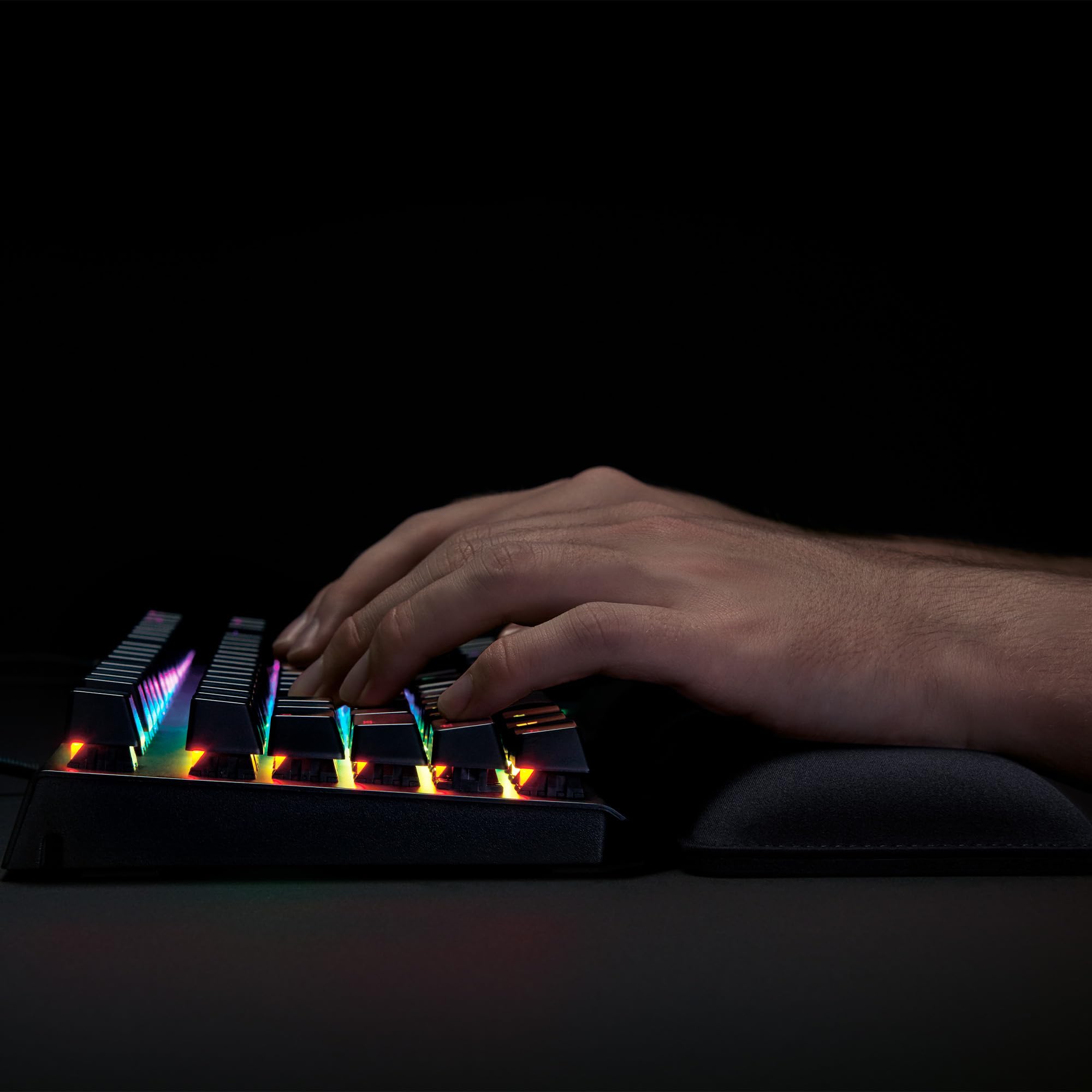 Razer Wrist Rest - Ergonomische Handballenauflage für Gaming Tastaturen im Full-Size-Format (Polsterung aus Memory-Schaumstoff, bezogen mit weichem Kunstleder) Schwarz