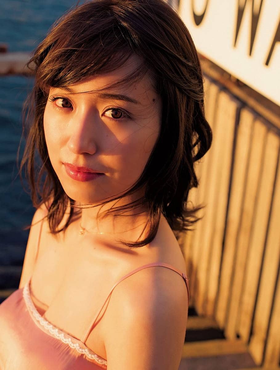 Amazon.co.jp: 衛藤美彩 L判 写真 50枚 おまけ 2L判 5枚付き 計55枚