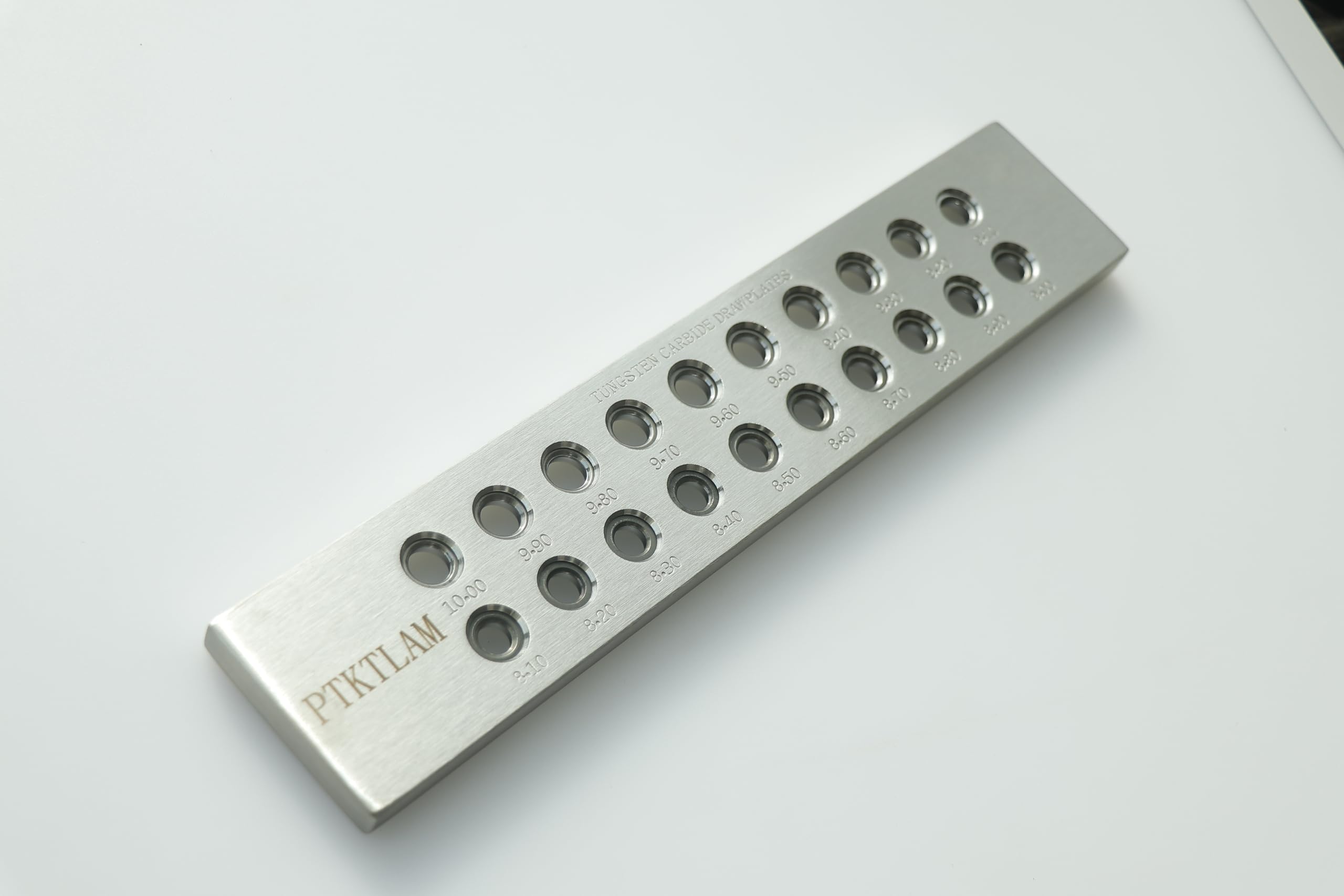 PTKTLAM Tungsten Carbide Wire Drawing Plate, 0.01-0.02mm Tolerance, 304 Stainless Steel, 8.1-10.0mm 20 Holes Professional Jewelers Tool
