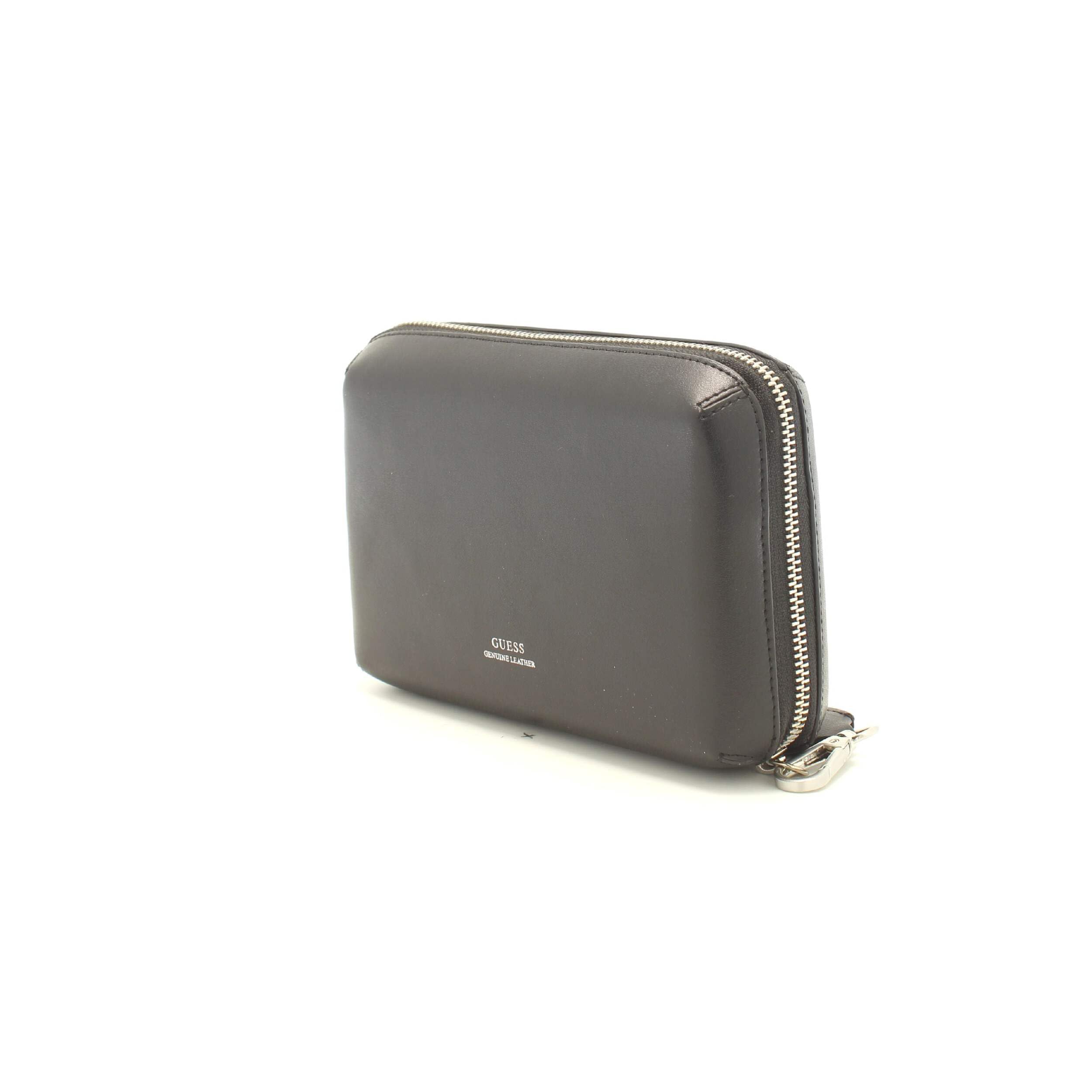 Guess El bolso de mano Guess de piel sintética para hombre es elegante y práctico. Con cierre de cremallera, garantiza seguridad para tus objetos personales, mientras que la correa de muñeca ofrece
