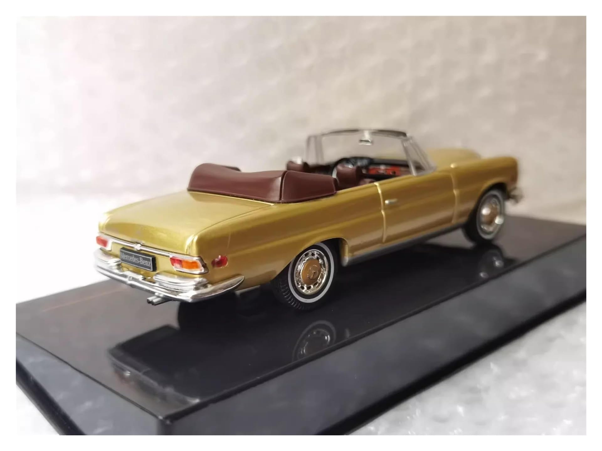 Amazon | ミニカー メルセデス · ベンツ 280 SE 3.5 W111 1969 1:43