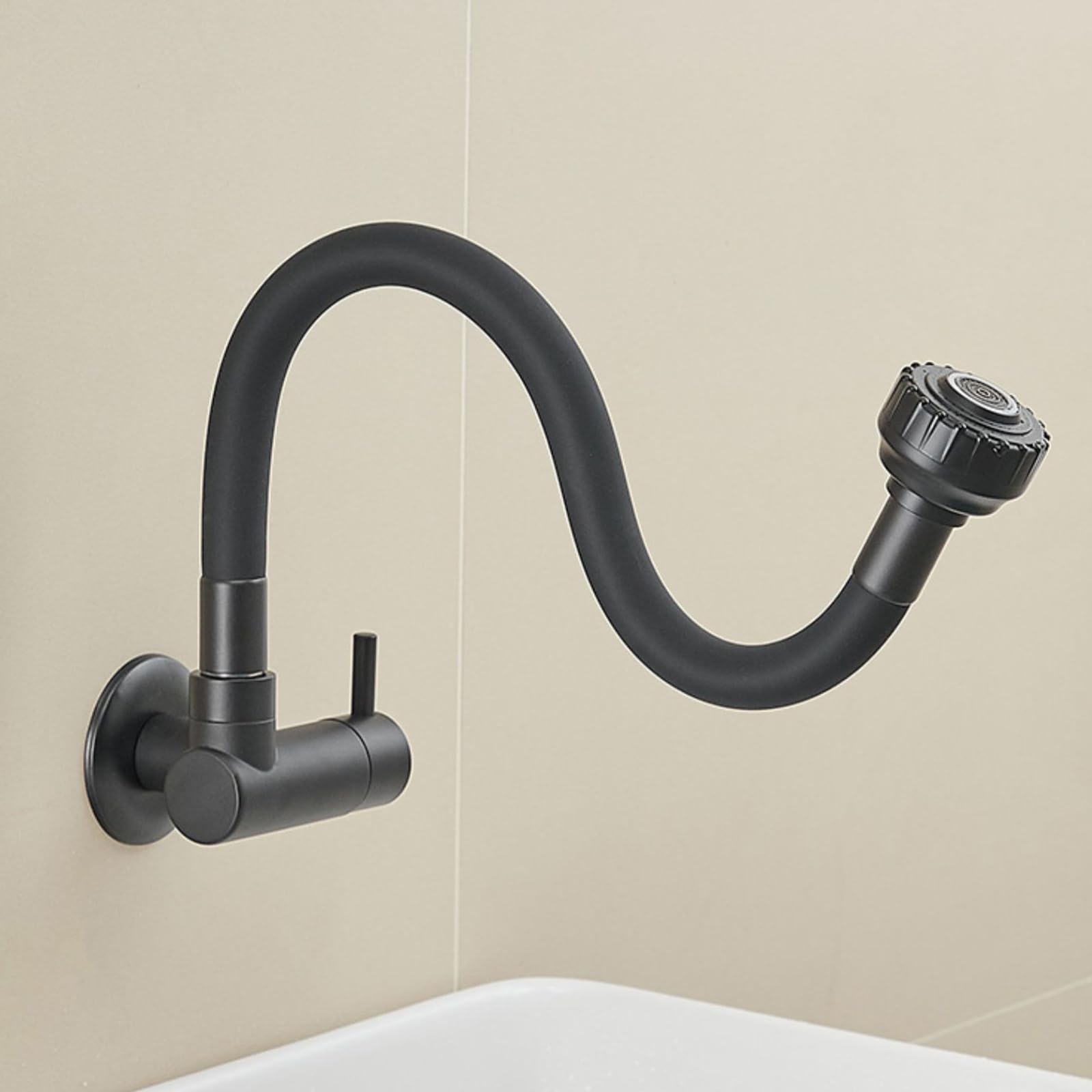Grifo de agua fría para pared LWX en latón negro con doble modo de salida