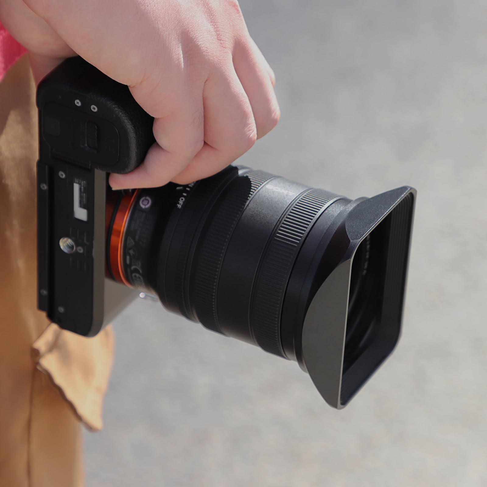Haoge Pare-soleil carré en métal pour Sony FE 24–50 mm F2.8 G avec capuchon sur Sony A7CR a7CII A7R4 LH-E245