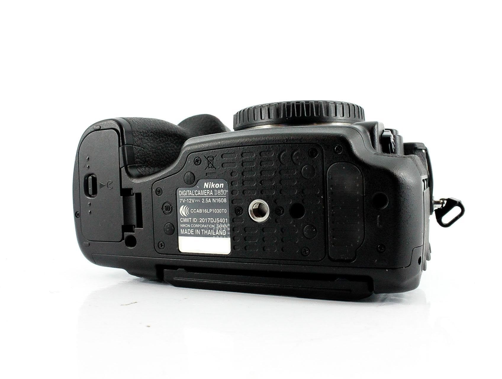 NIKON D850 NU | Provenienza Francia. Imballaggio sicuro. Viene fornito con fattura inclusa IVA.