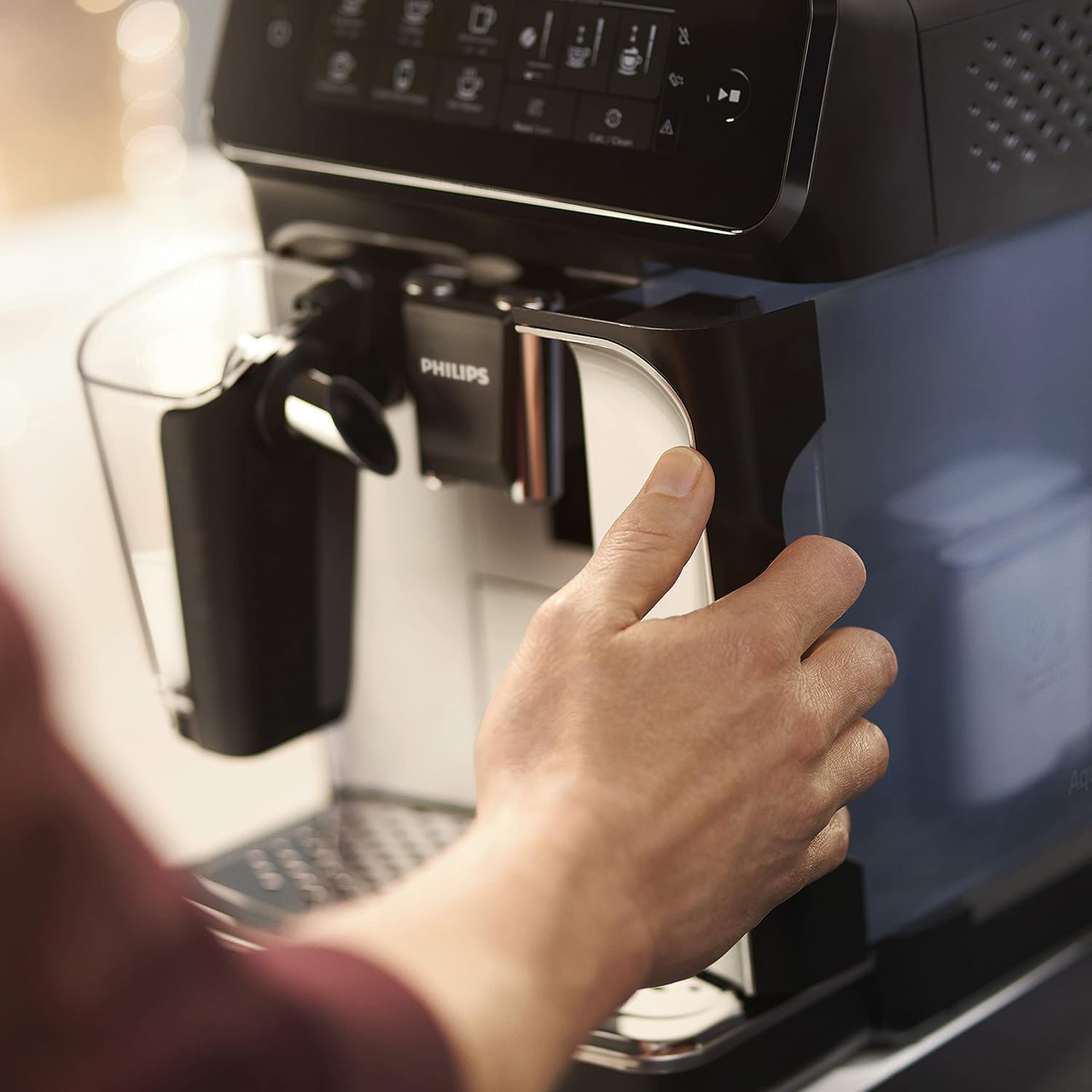 PHILIPS Domestic Appliances EP3246/70 Series 3200 Máquina de café espresso totalmente automática, 5 especialidades de café, solución de leche LatteGo, negro/plata, EP3246/70