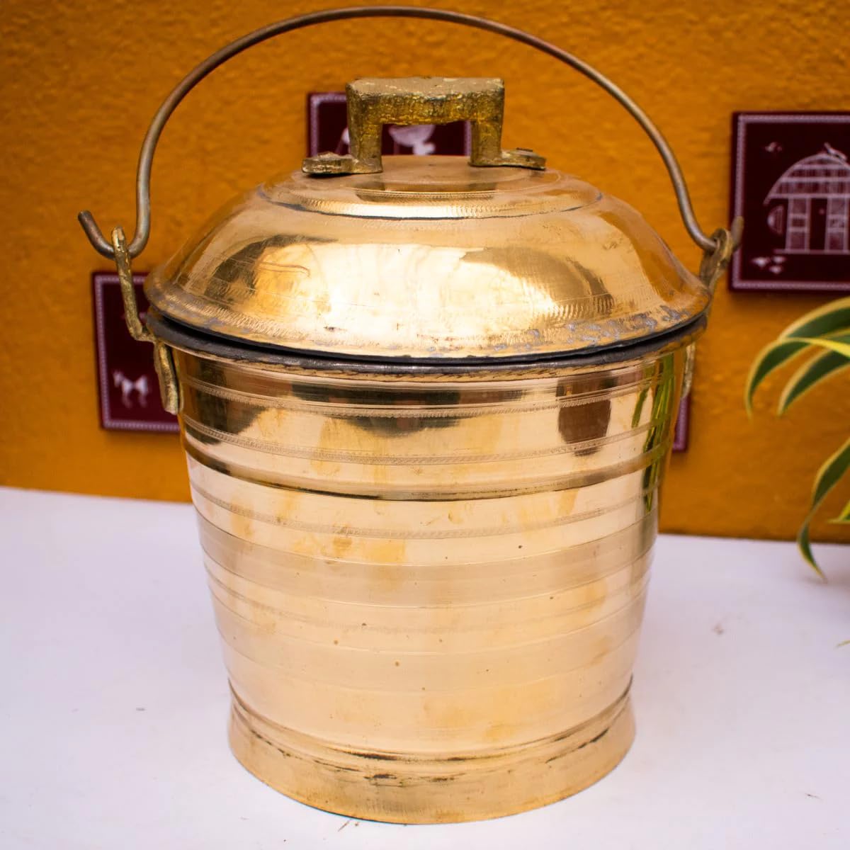 Thooku de rangement en laiton pour éviter l'humidité des épices en cuisine