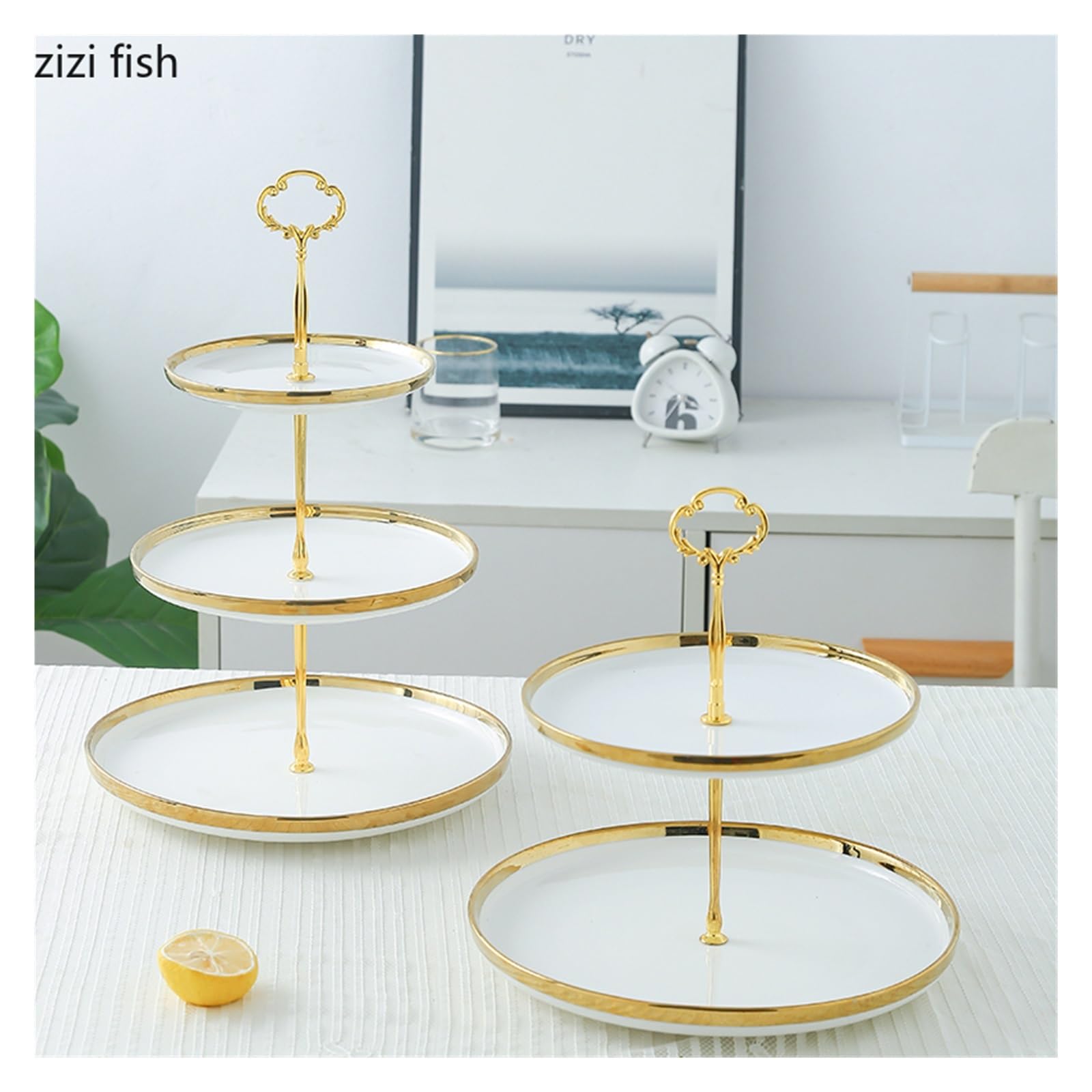 Soporte for pasteles de varios niveles con borde de oro blanco