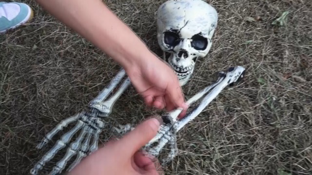 Harupink Halloween Dekoration 3-tlg - Skelett Totenkopf & Hände Garten Deko