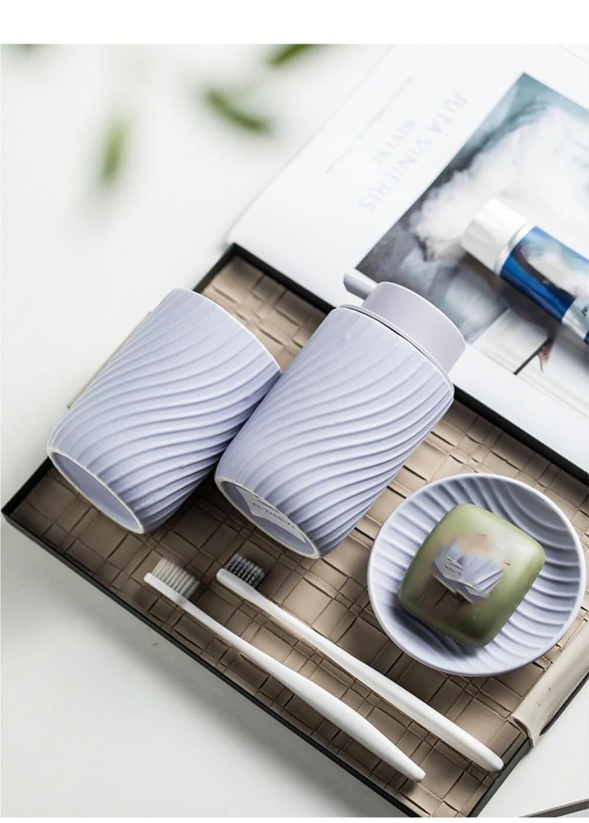 Set di accessori per il bagno 3-Piece Striped Includes 1 Aromatherapy Bottle/1 Cup Liquid Soap Dispenser Or Arredamento per gli affittuari