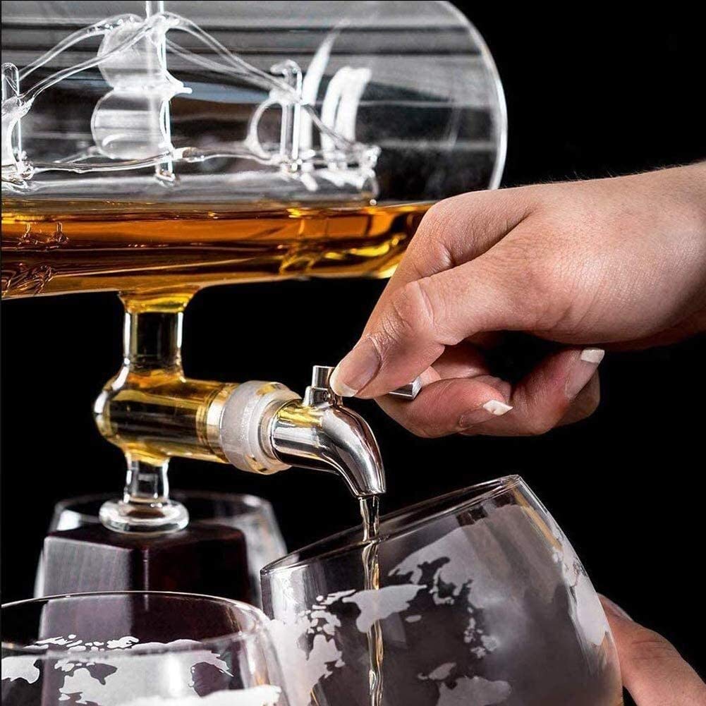 Stojak na butelki stojak na wino, stojak na kieliszki do wina, zestaw 4 kulistych szklanek, dozownik do wina, whisky, karafki na likier (kolor: przezroczysty, pojemność: 1100 ml)