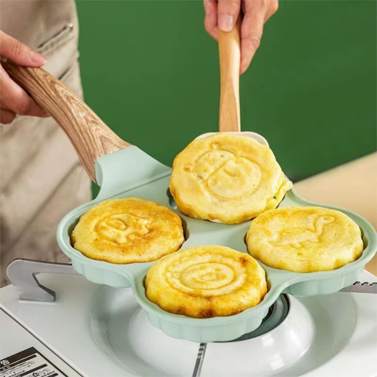 Tissting Piastra Pancake, Piastra Omelette Antiaderente Multiuso con 4 Fori in Lega di Alluminio, Maniglia Sicura, Facile da Pulire per Colazione e Cucina su Fornello a Gas