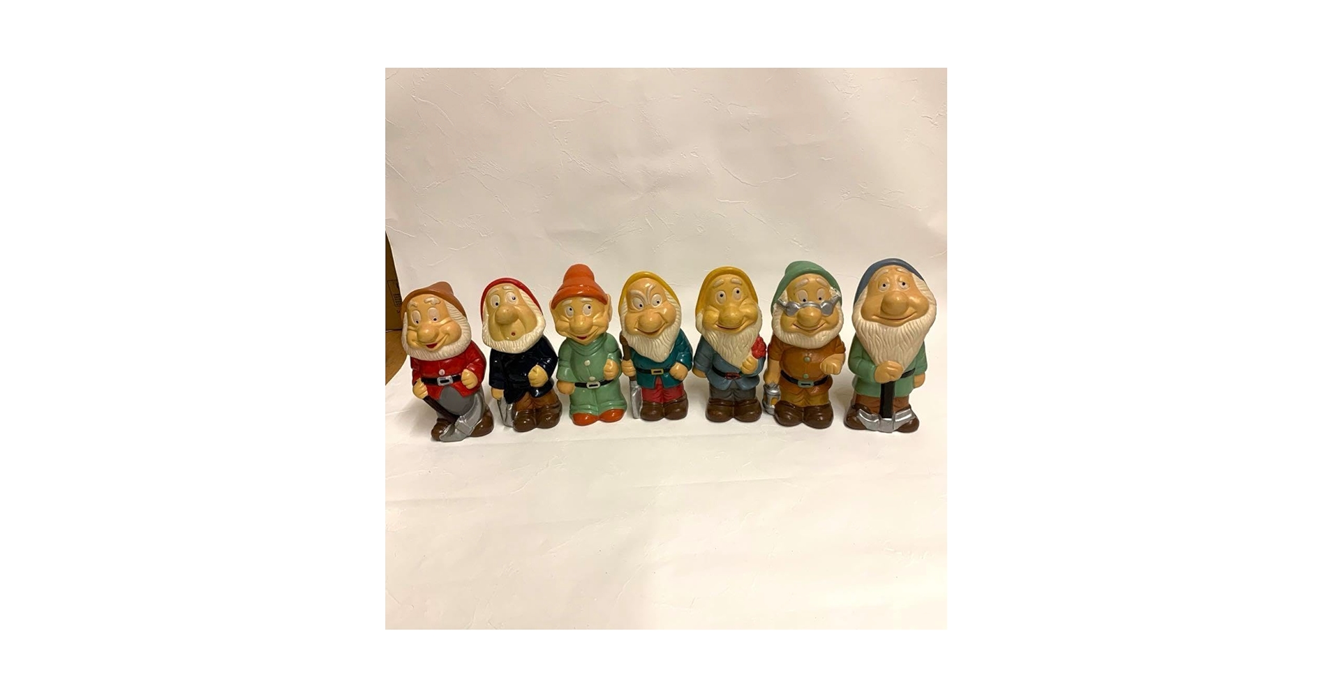 Amazon.co.jp: 白雪姫 7人の小人 置物 貯金箱 陶器 : ホビー