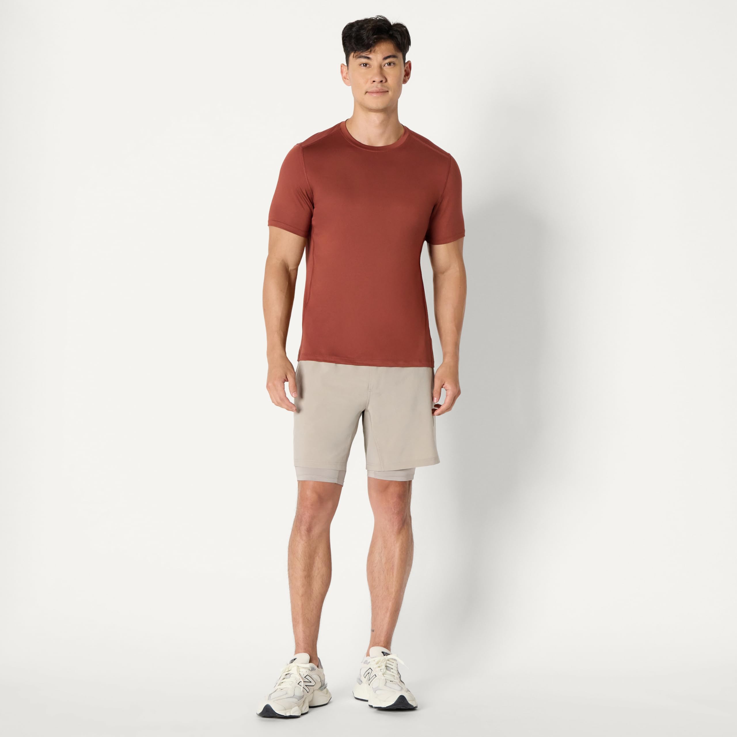Amazon Essentials T-Shirt Tecnica Leggera a Maniche Corte in Tessuto Elasticizzato ad Asciugatura Rapida e Assorbimento dell’Umidità Uomo, Confezioni Multiple