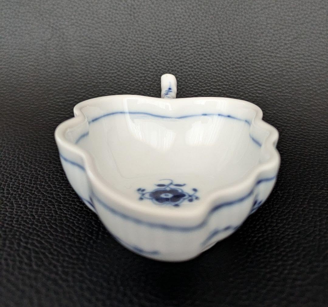 ブルーフルーテッド　プレイン　オープンシュガー 口イヤルコペンハーゲンブルーフルーテッドプレインリーフ型