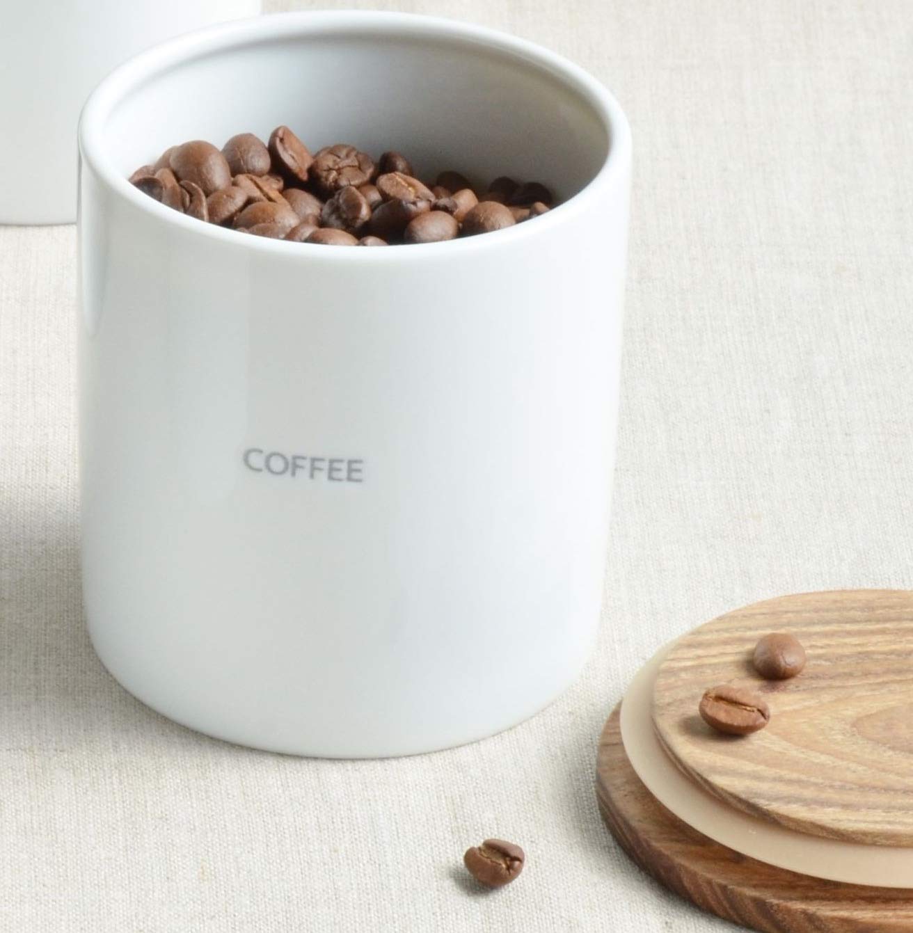 し*い様 紅の豚 ポルコロッソ 陶器製キャニスター し*い様 紅の豚 ポルコロッソ 陶器製キャニスター ジブリ 『紅の