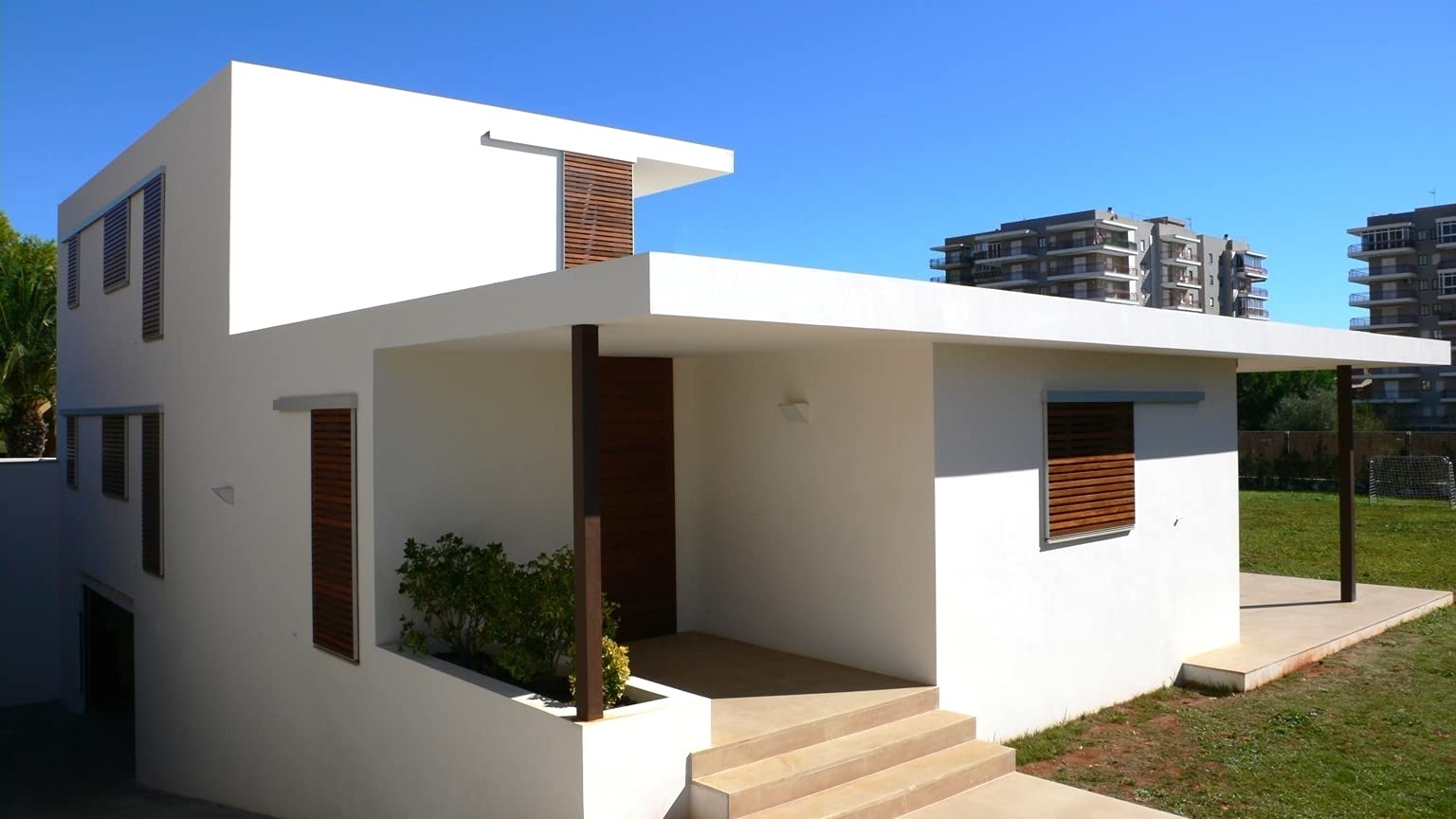 Pintura Kalma Liso Fachadas - Color Blanco - 15 Litros - Resistente a los Álcalis - Especial para Fachadas y Superficies Exteriores - Efecto Mate Liso - Acción Impermeable - Duracolor