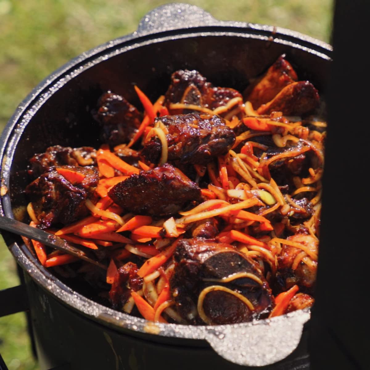 Kazan Topf aus Gusseisen mit Deckel, für Utschak geeignet, Outdoorküche Gulasch Kanone Kasan (8 Liter - runder Boden)