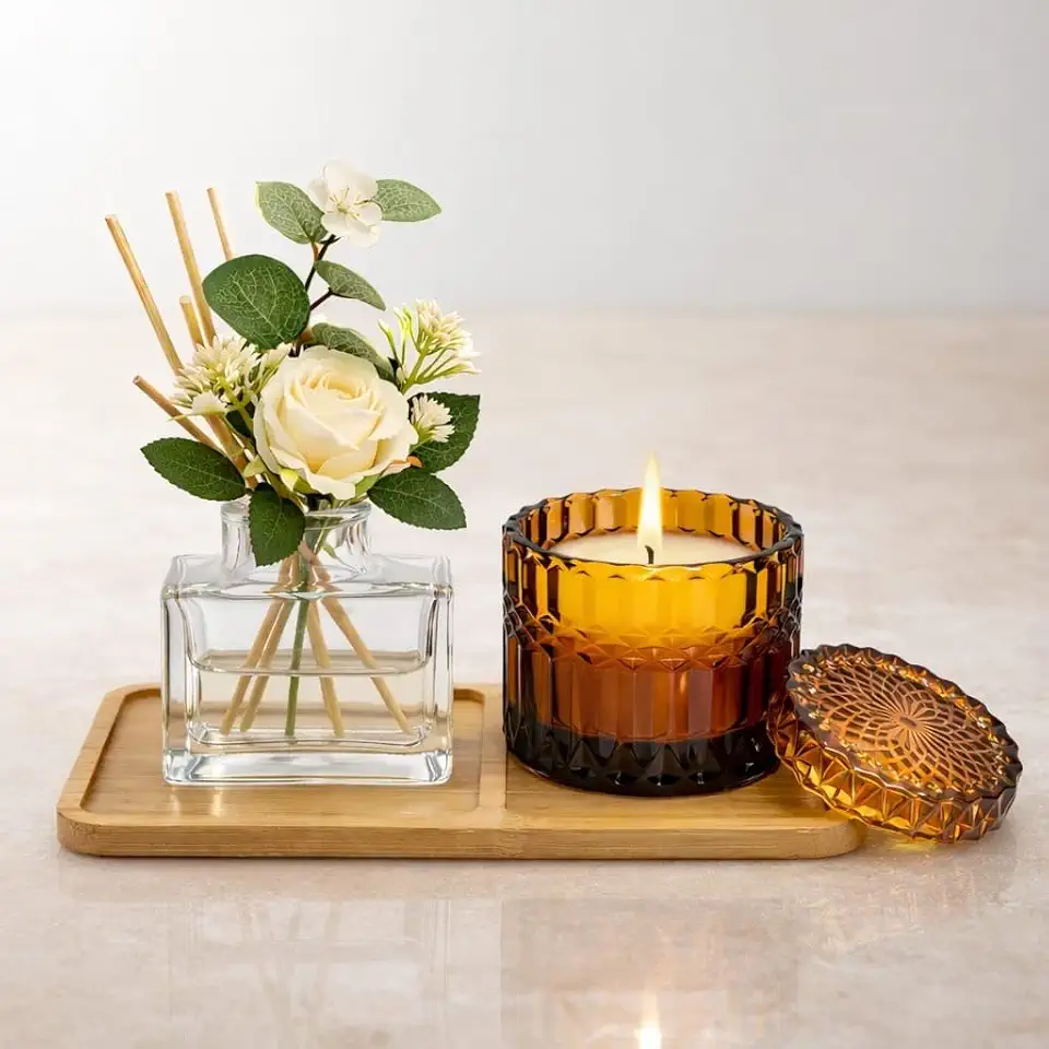 Kit Vela Aromatica com 3 itens DUADELI Mahal Ambre | Vela Perfumada Flor de Lírio e Rosas 150g + Difusor Ambiente Chá Branco 250 ml + Bandeja de Bambu | Presente Amiga Mulher Mães Namorados