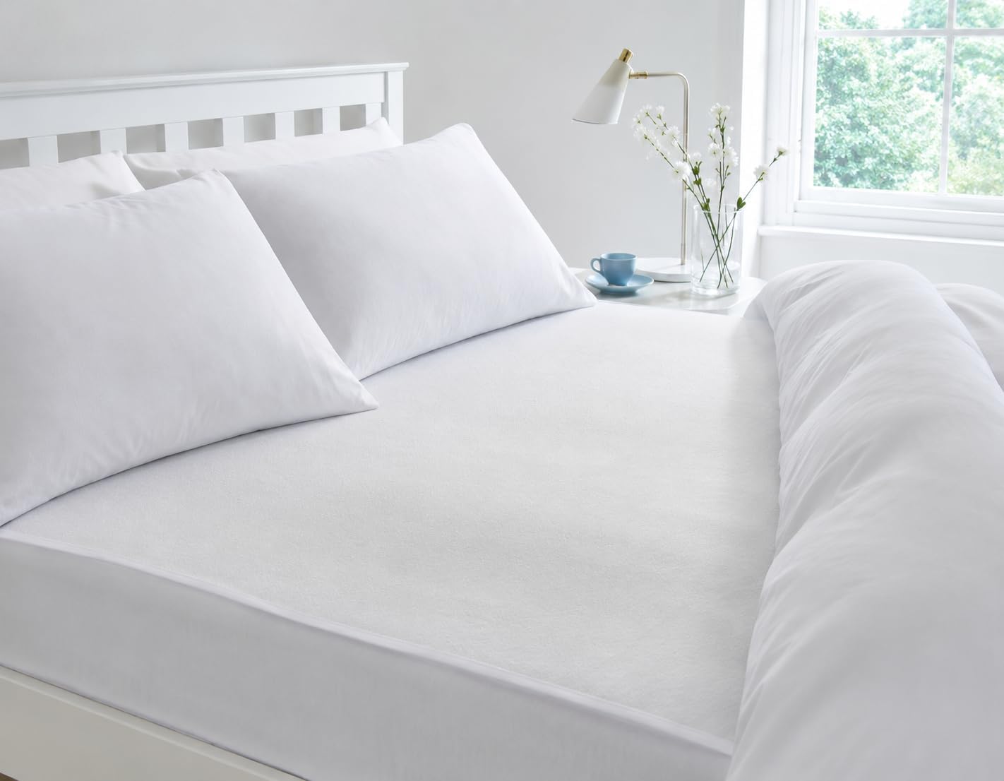 Deluxe Washable and Absorbent Reusable, Double-size Bed, Incontinence Pad/Waterproof Mattress Protector with Tucks (White)