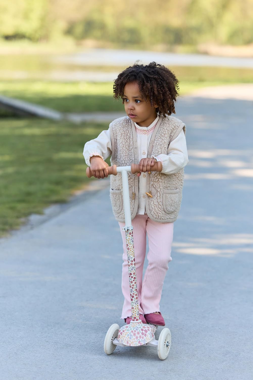 Little Dutch Kinder Scooter - Stabiler Roller - Höhenverstellbarer Cityroller - Sportlicher Kinderroller - Tretroller mit 3 Rädern - für Mädchen von 3-5 Jahre - bis zu 50 kg - Sunny Flower - weiß