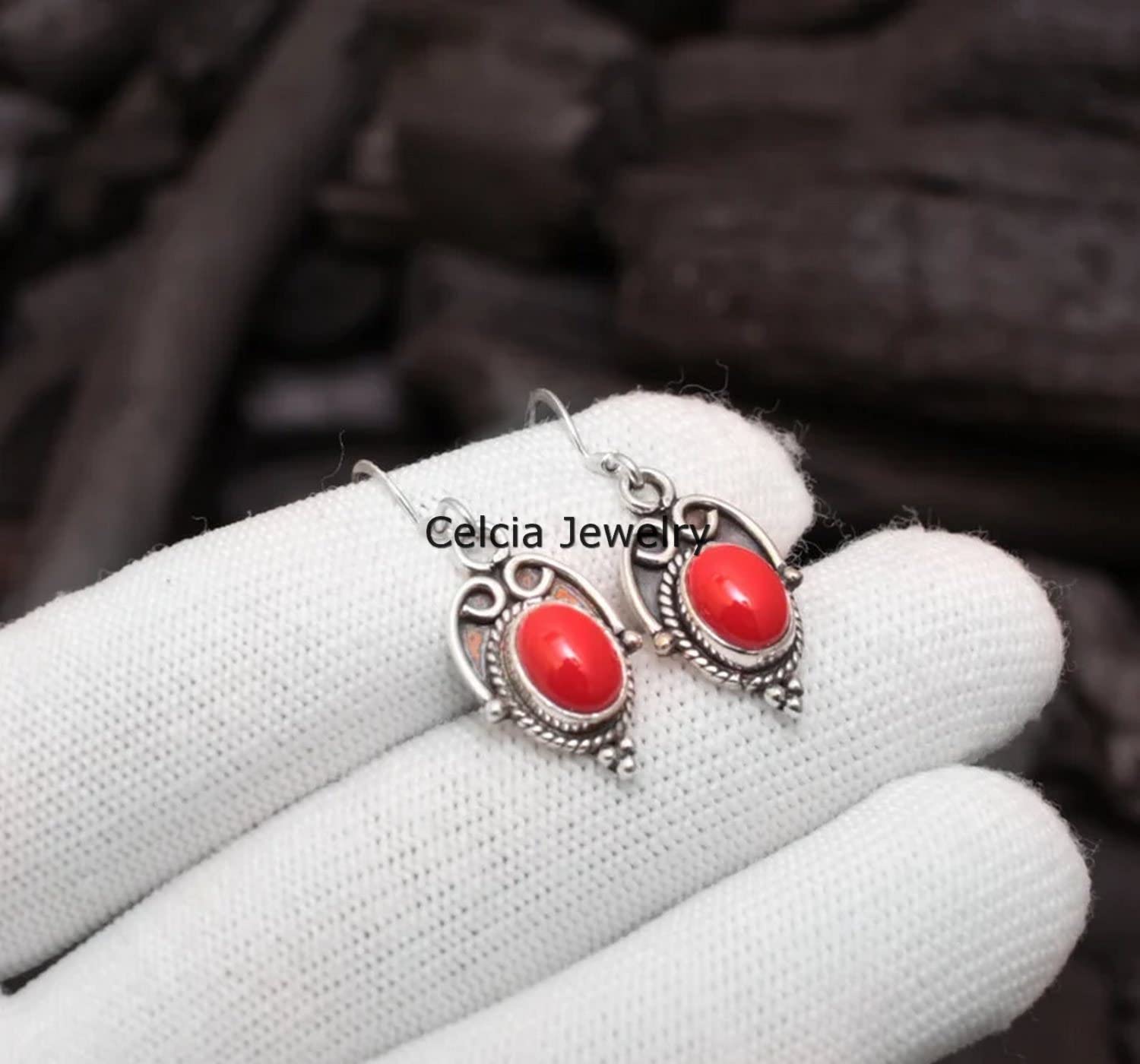 Pendientes colgantes de plata de ley 925 maciza para mujer, piedras preciosas ovaladas de coral rojo auténtico, pendientes hermosos hechos a mano increíbles para ella