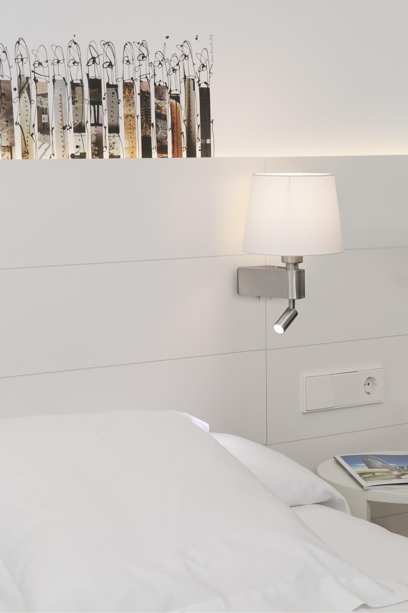 Faro Barcelona 29976 - ROOM Aplique blanco con lector LED