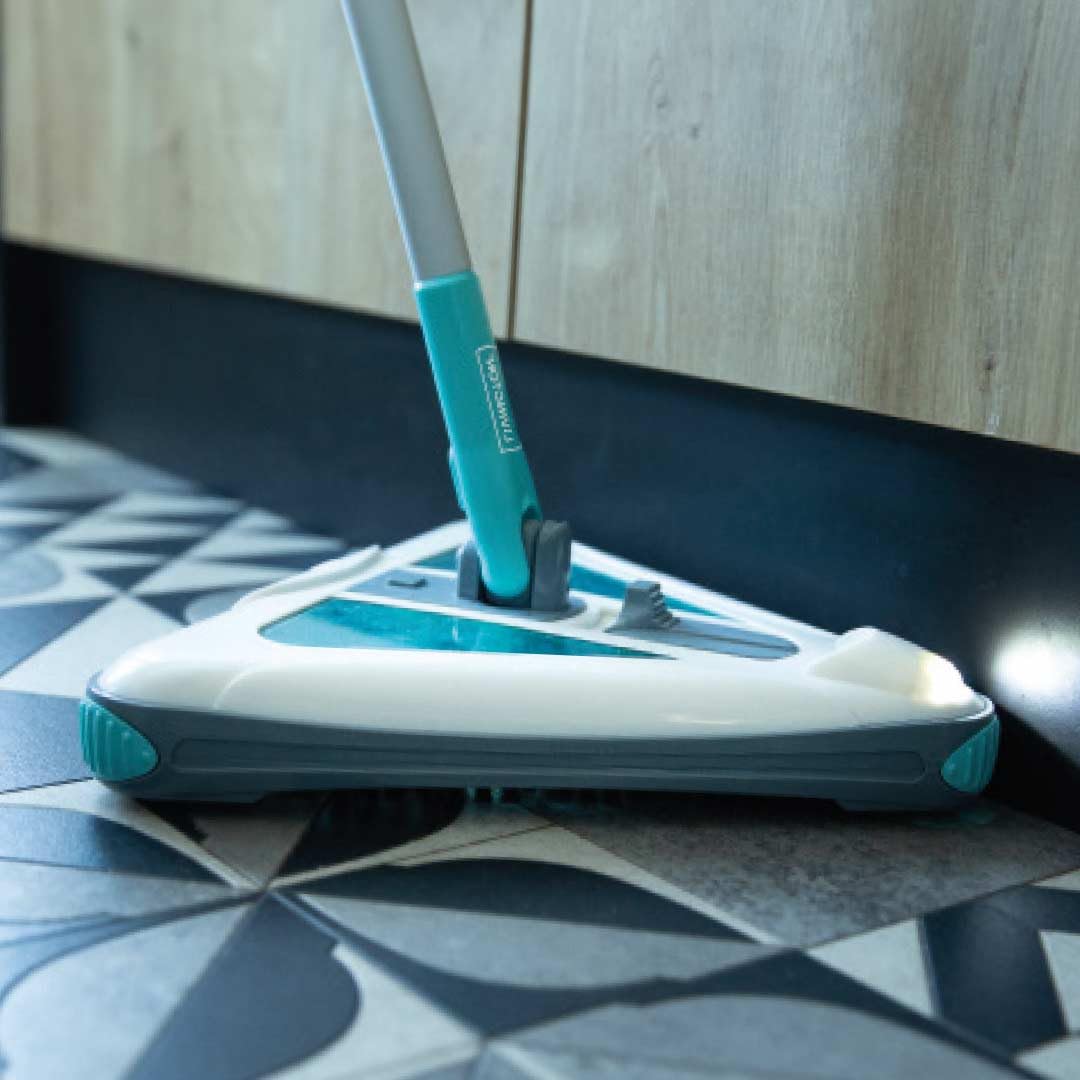 Livington Deeper Sweeper - Limpiador de Suelo inalámbrico con 4 cepillos giratorios - Diseño triángulo - Escoba eléctrica con luz LED - Escoba inalámbrica sin Bolsa - Cabezal Giratorio Flexible -