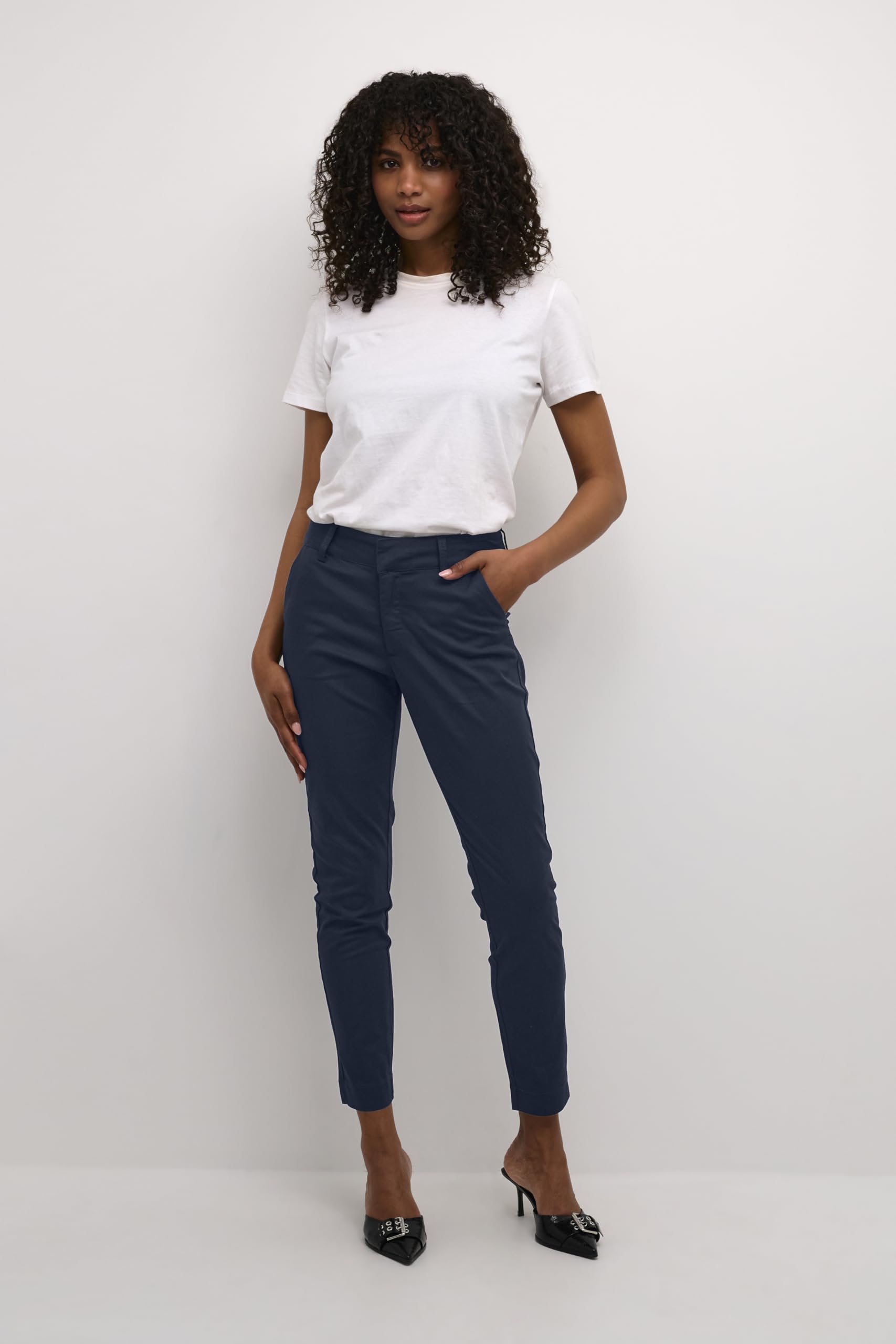 KAFFE Damen Freizeithosen Kaffe Women's Trousers Cropped Length Slim Fit Mid Rise Regular Waist