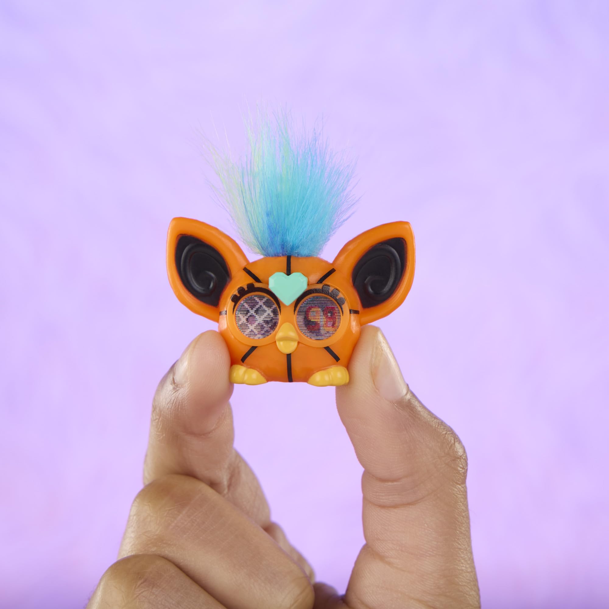Sześciopak miniaturowych zabawkowych figurek Furby z motywami sportowymi, kolekcjonerskie figurki o wysokości 2,54 cm, wiek: od 5 lat