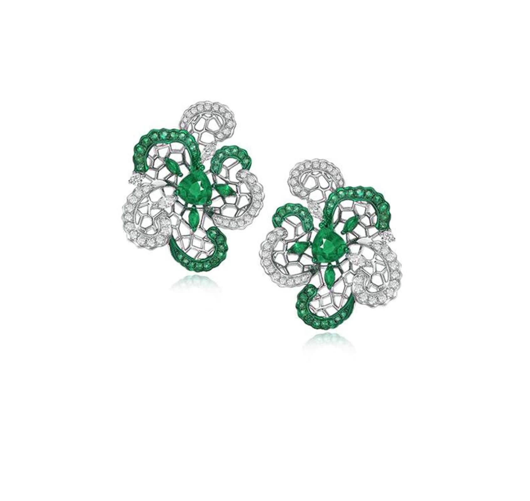 Juego de pendientes únicos para mujer, diseño de flor hueca de plata con esmeralda verde de 0,63 quilates, oro blanco de 9 quilates