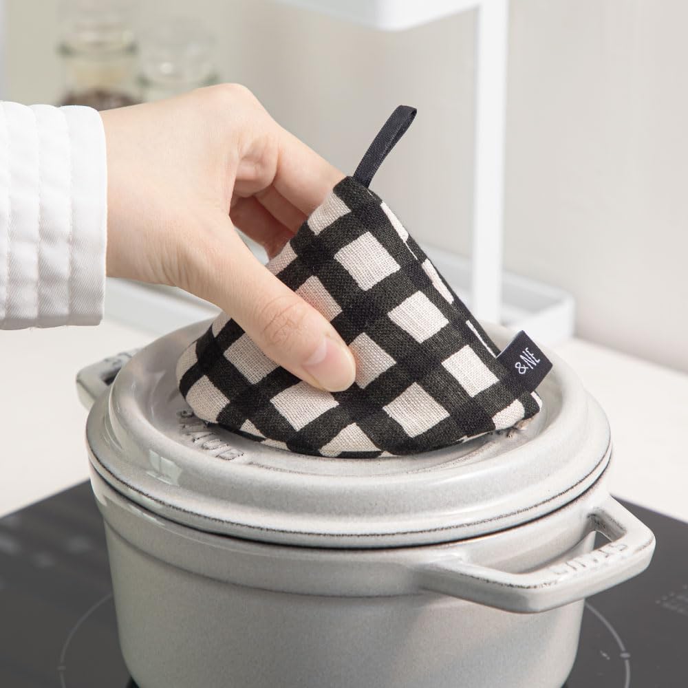 &NE NHK-048-LCBK Triangular Pot Holder, Linen-Like Checker, Black, Diameter 4.9 x Height 3.5 inches (12.5 x 9 cm), Made in Japan, Kitchen Mittens, Staub, Handle, Pot Lid, Fabric, Loop, Small, Washable